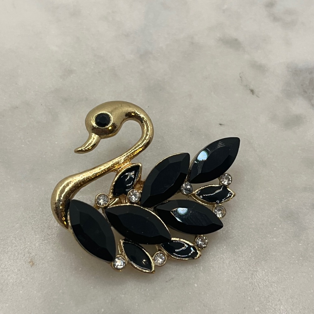Swan Rhinestone Brooch Pin Black Crystal Gold Tone Bird Animal New Accessory
